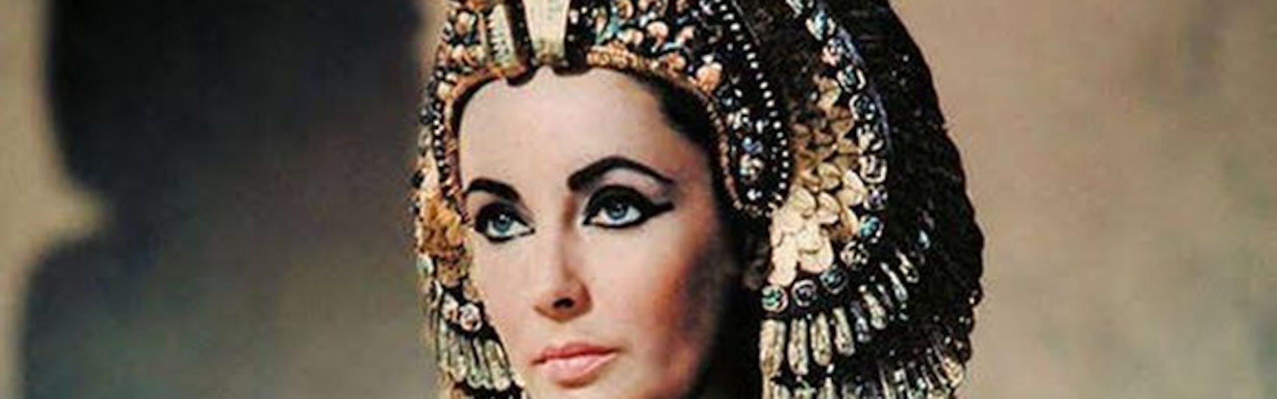 Elizabeth Taylor nel colossal hollywoodiano "Cleopatra" del 1963.