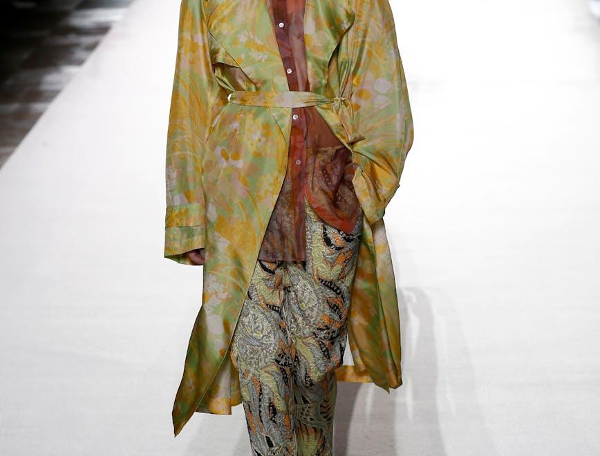 dries_van_noten ready to wear spring summer 2018 paris fashion week september2017 fashion apparel clothing person human coat robe sleeve