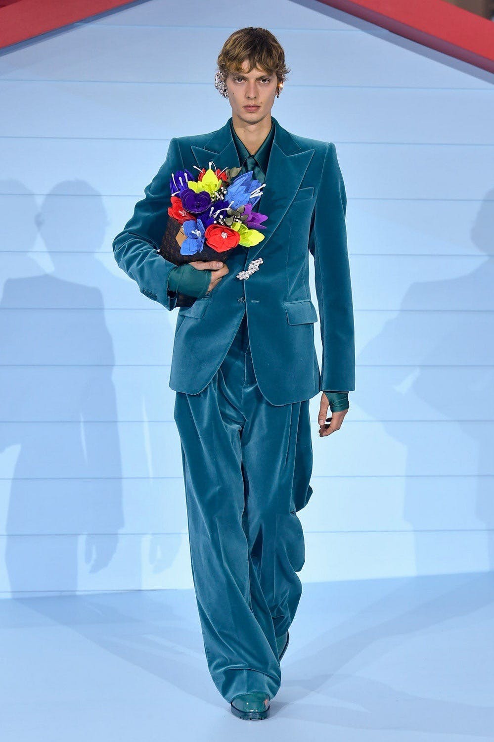 Virgil Abloh détourne le costume pour Louis Vuitton 