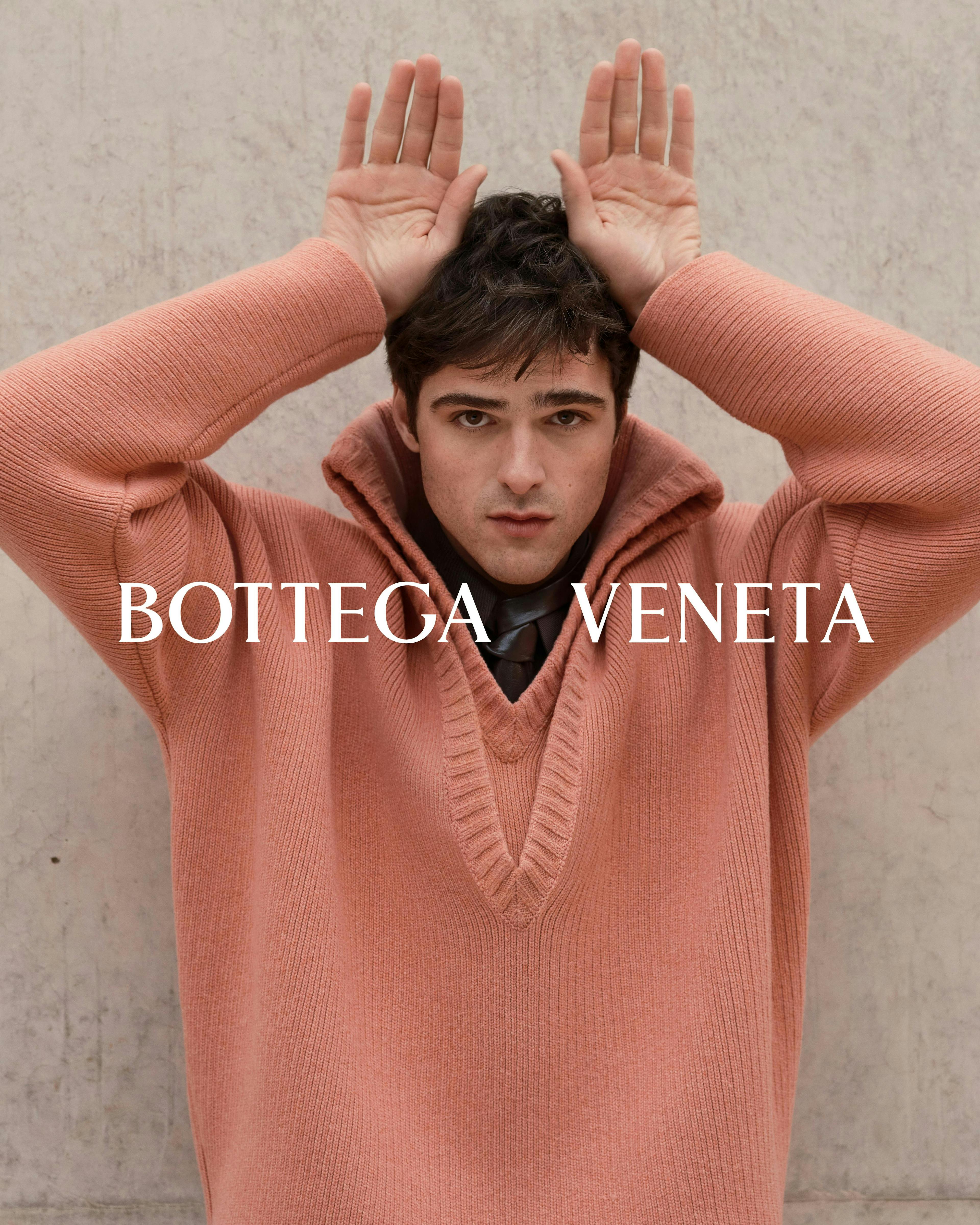 Jacob Elordi nella foto che annuncia l'inizio della collaborazione con Bottega Veneta come Brand Ambassador (Alec Soth/Courtesy Bottega Veneta)