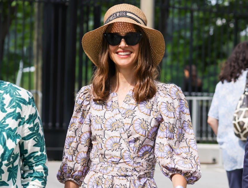 Natalie Portman al Roland Garros con un cappello di paglia Dior (Getty Images)