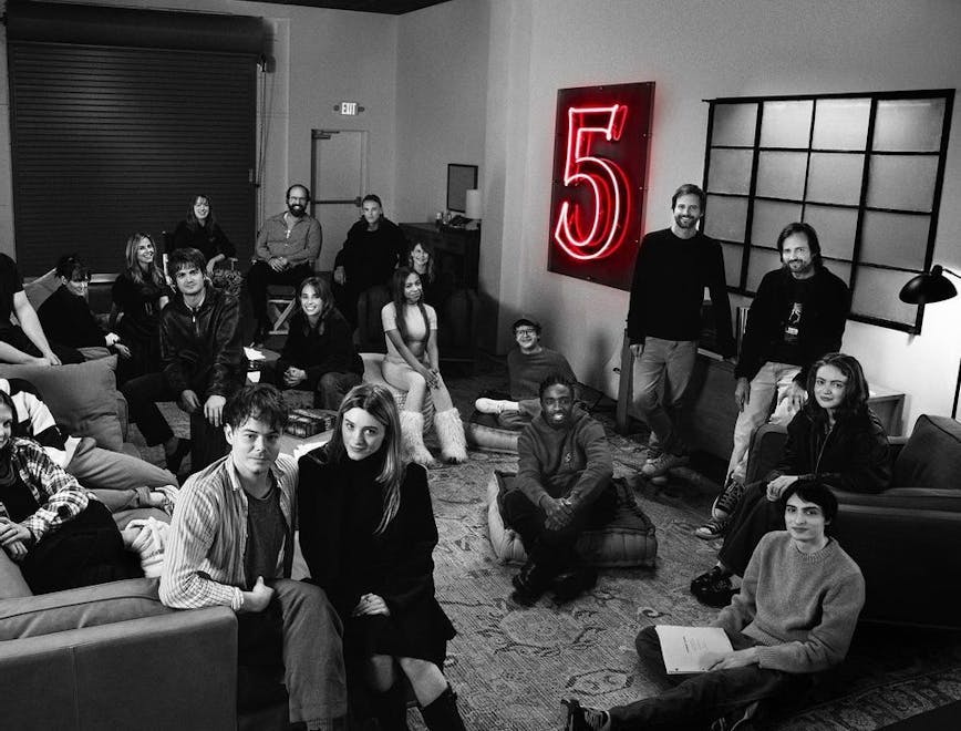 Stranger Things 5, l'ultima serie su Netflix foto di gruppo del cast. Courtesy Instagram
