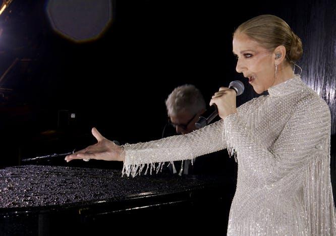 Cèline Dion durante la cerimonia di apertura dei Giochi Olimpici di Parigi 2024 (Getty Images)