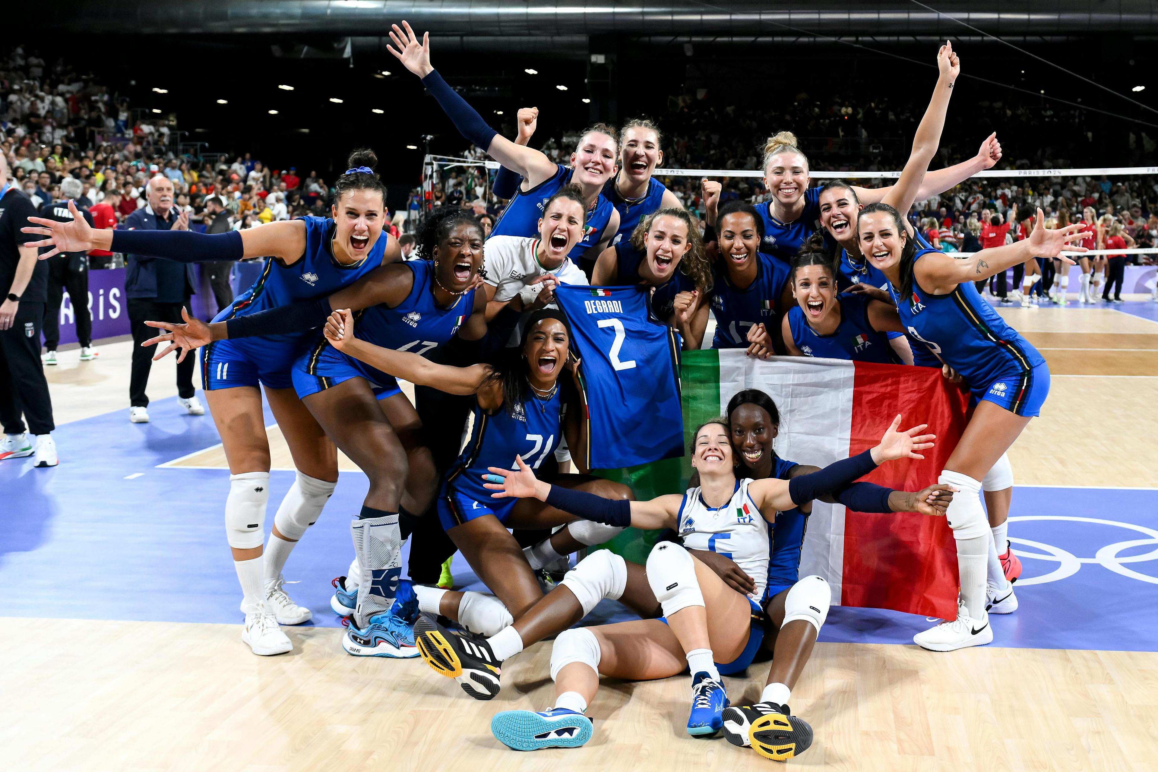 team mates victory paris 2024 olympic games paris 2024 olympic games paola ogechi egonu players paris2024 myriam fatime sylla volley oghosasere loveth omoruyi caterina chiara bosetti final xxxiii olympic games volleyball paris footwear shoe wristwatch people person celebrating adult female woman necklace