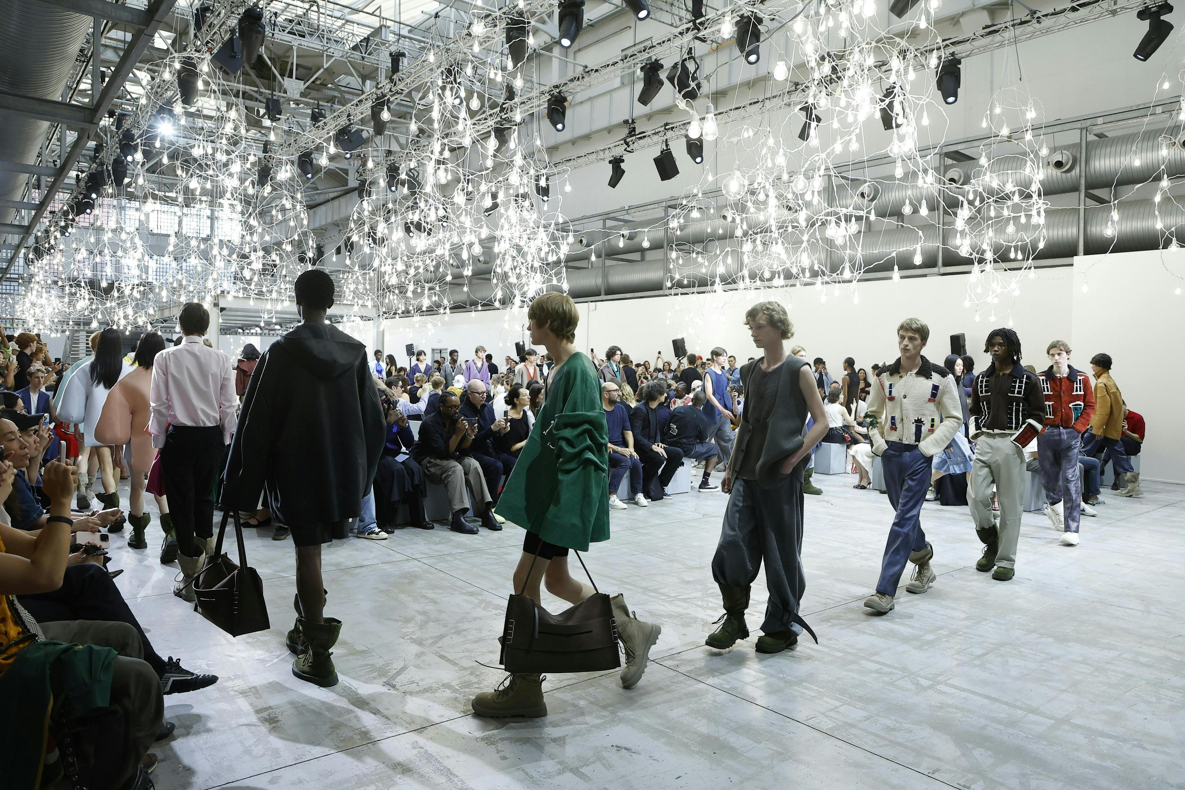 La sfialta uomo primavera estate 2025 di JW Anderson (Getty Images)