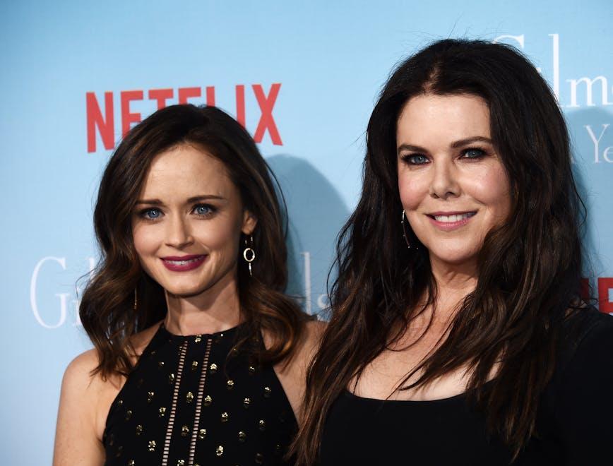 Alexis Bledel, nata sotto il segno della Vergine il 16 settembre, nella foto insieme a Lauren Graham, attrici protagoniste di "Una Mamma Per Amica" (Getty Images)